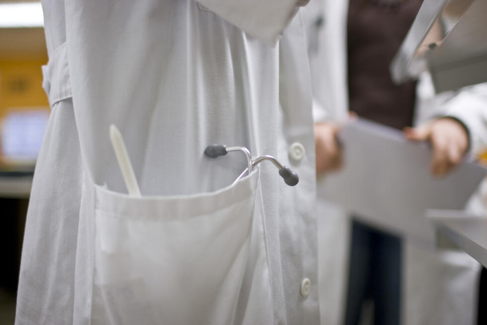 The antibacterial coating can be applied on doctors' coats