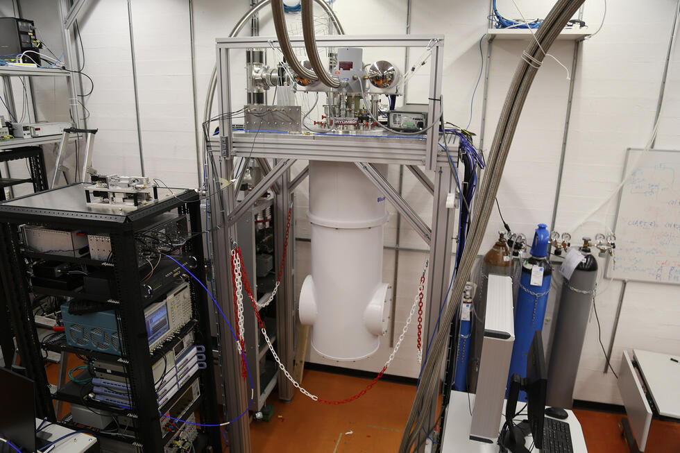 A quantum computer laboratory