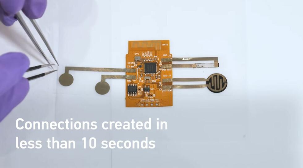a newly developed a universal connector that allows stretchable devices to be assembled easily