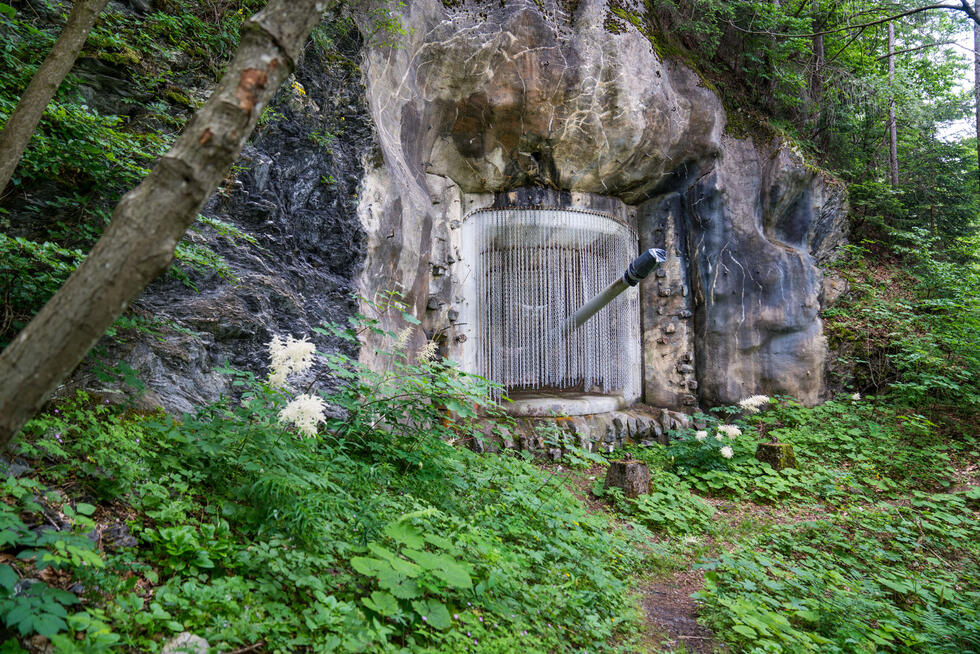 An alpine battleship as a modern data bunker?