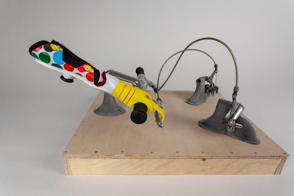 Tests with the children's hand prostheses "the Velohand"
