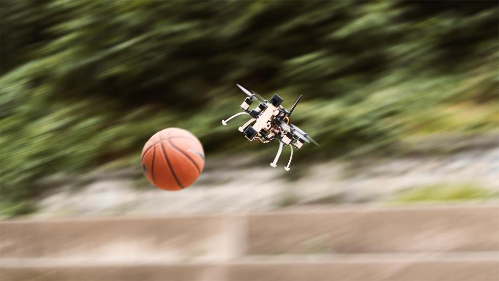 This autonomous drone can detect and avoid fast-moving objects